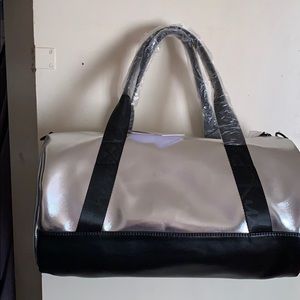 NTW  Kendall & Kylie metallic silver & blk gym bag